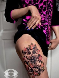 美女大腿时尚潮流的招财猫纹身图片