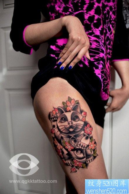 点击大图看下一张：美女大腿时尚潮流的招财猫纹身图片