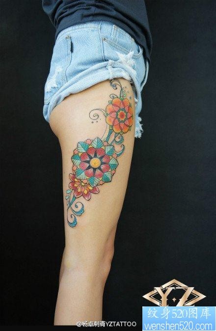 点击大图看下一张：女人腿部漂亮时尚的花卉藤蔓纹身图片