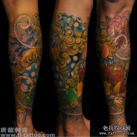 点击大图看下一张：男生腿部超酷的彩色唐狮子纹身图片