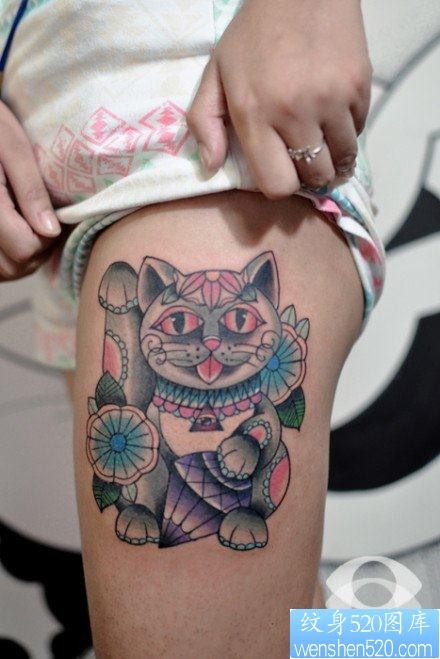 点击大图看下一张:美女腿部报钻石的招财猫纹身图片