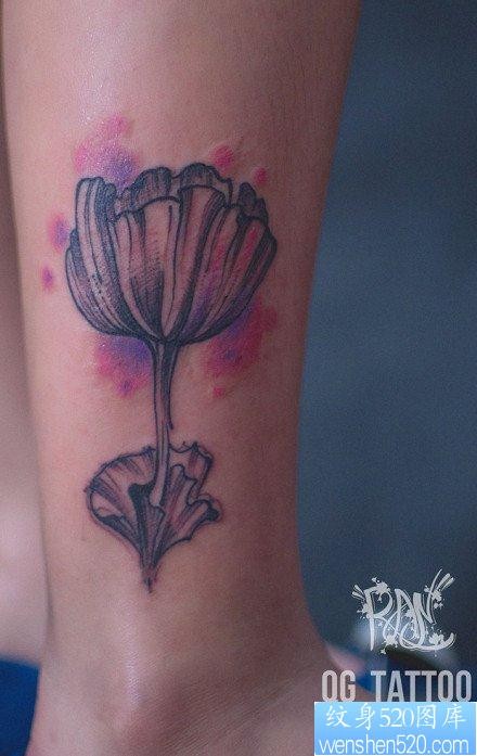 点击大图看下一张：腿部时尚唯美的罂粟花纹身图片