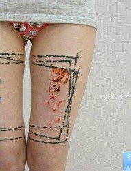 女人大腿可爱的小兔子纹身图片