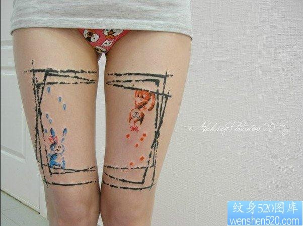 点击大图看下一张：女人大腿可爱的小兔子纹身图片