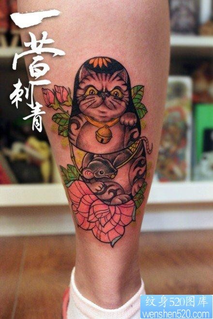 点击大图看下一张：腿部时尚潮流的猫咪套娃纹身图片
