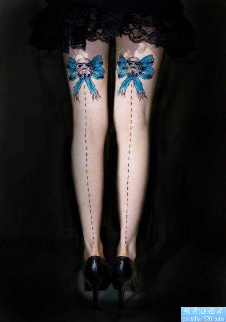 点击大图看下一张：大腿上一幅漂亮的蝴蝶结纹身图片