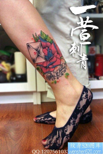 点击大图看下一张：腿部时尚唯美的玫瑰花与信封纹身图片