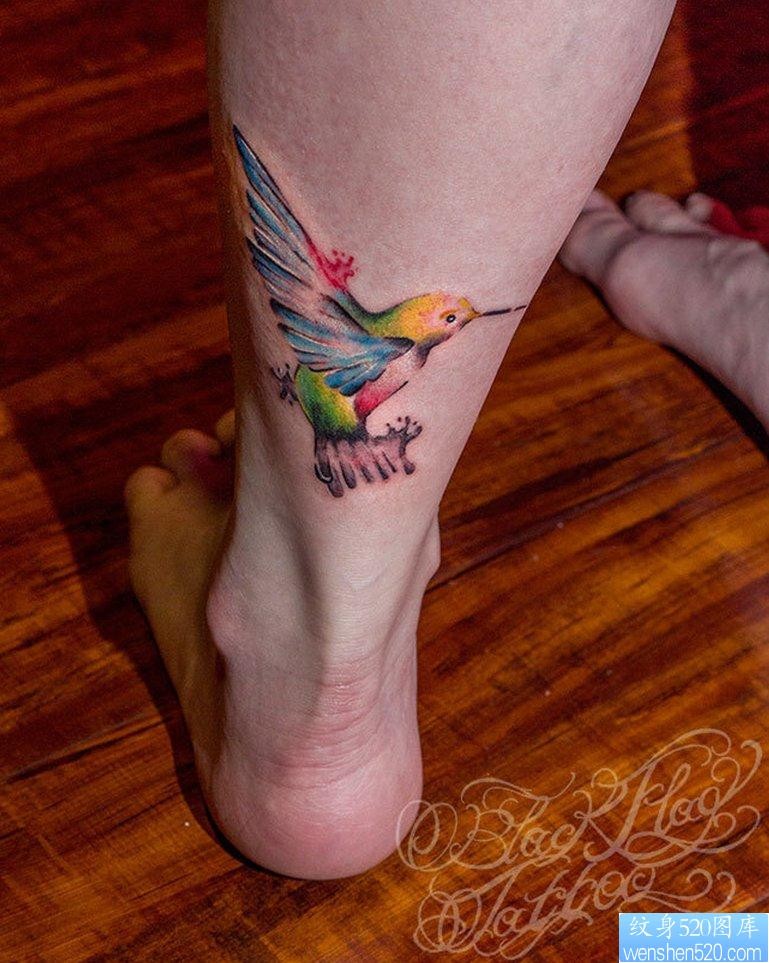 点击大图看下一张：最好的纹身推荐一幅彩色小鸟纹身图片