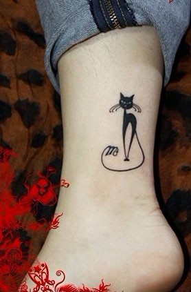点击大图看下一张：纹身520图库推荐一幅脚踝小清新小猫纹身图片图2