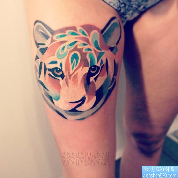 点击大图看下一张：纹身520图库推荐一幅女人腿部彩色老虎纹身图片