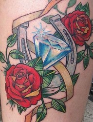 纹身520图库推荐一款钻石和玫瑰的纹身