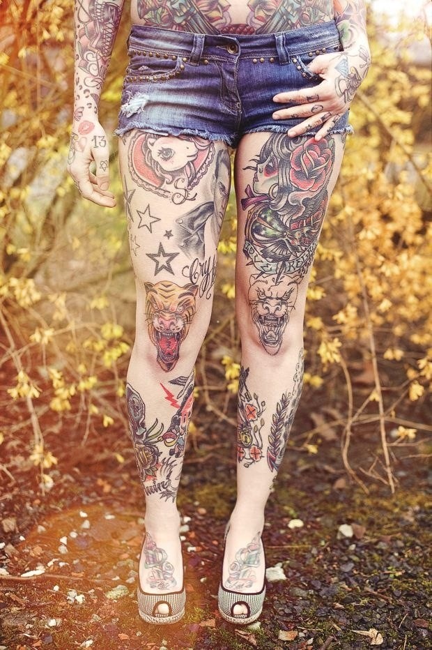 点击大图看下一张：女性腿部个性的花腿纹身