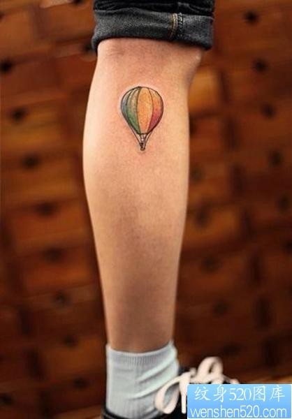点击大图看下一张：腿部彩色气球纹身图片由纹身520图库推荐