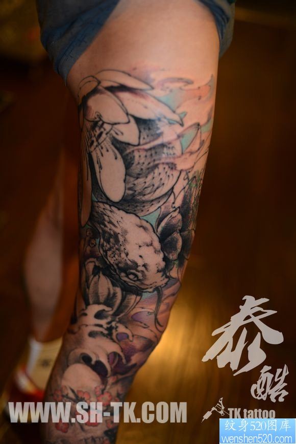 点击大图看下一张：腿部包腿鱼莲花（2）纹身图片