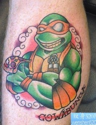 腿部一只忍者神龟纹身图片