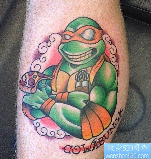 点击大图看下一张：腿部一只忍者神龟纹身图片