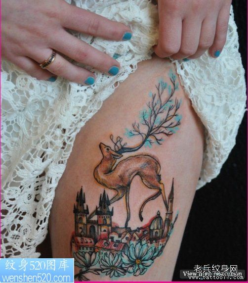 点击大图看下一张：女人腿部彩色羚羊纹身作品由纹身520图库