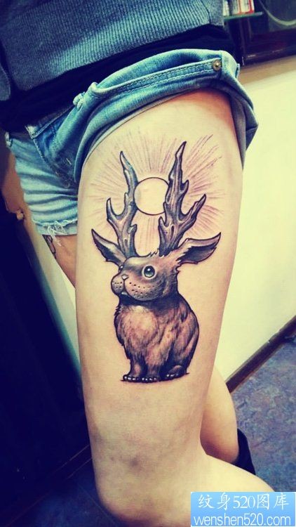 点击大图看下一张：一幅女人腿部羚羊兔子纹身图案