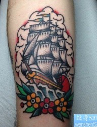 一幅彩色帆船纹身图案