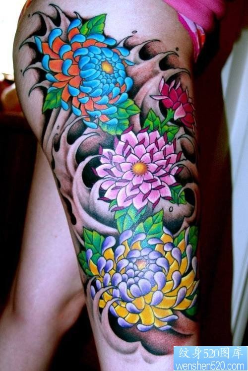 点击大图看下一张：腿部彩色牡丹文身作品