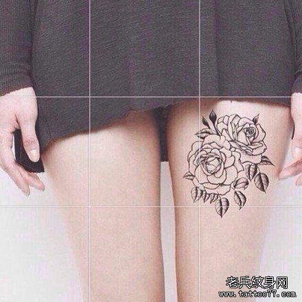 点击大图看下一张：女性腿部玫瑰花纹身图案