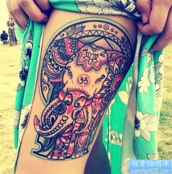 点击大图看下一张:腿部彩色线条象纹身图案