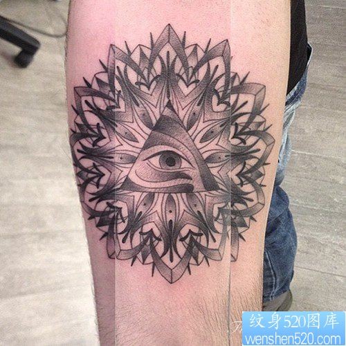 点击大图看下一张:腿部梵花上帝之眼纹身图案