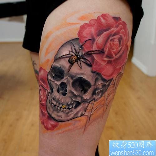 点击大图看下一张：一款腿部骷髅玫瑰蜘蛛纹身图案