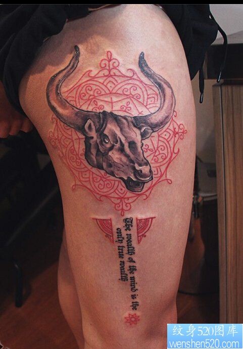 点击大图看下一张：腿部彩色牛头纹身图案