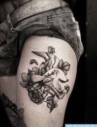 一款女性腿部骷髅纹身图案