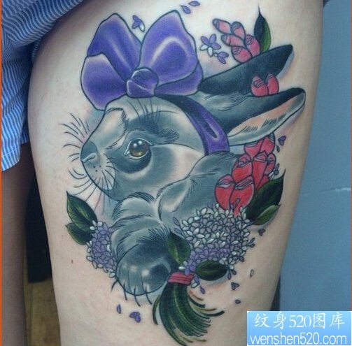 点击大图看下一张：一款女性腿部兔子纹身图案
