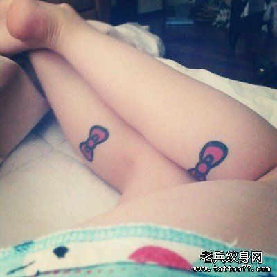 点击大图看下一张:一款女性腿部蝴蝶结纹身