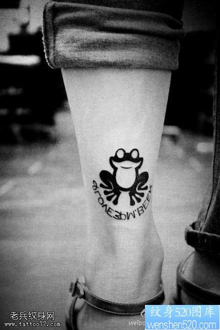 点击大图看下一张:一款腿部青蛙纹身图案