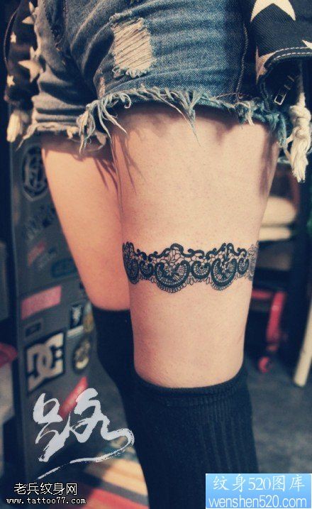 点击大图看下一张：女性腿部个性蕾丝纹身图案