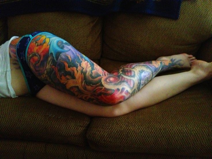 点击大图看下一张:长腿美女的纹身诱惑图2