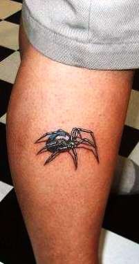 点击大图看下一张：潮人的爱好  腿部蜘蛛纹身