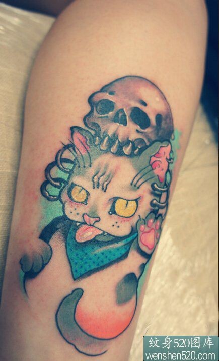 点击大图看下一张：腿部彩色猫咪纹身图案