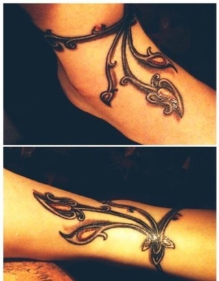 点击大图看下一张：女性脚部植物图腾创意刺青