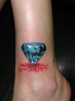 点击大图看下一张：脚部纹身图片：脚部彩色钻石纹身图片纹身作品