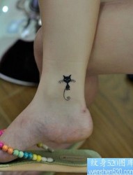 女孩子脚踝超萌超可爱的图腾猫咪纹身图片