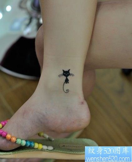 点击大图看下一张：女孩子脚踝超萌超可爱的图腾猫咪纹身图片