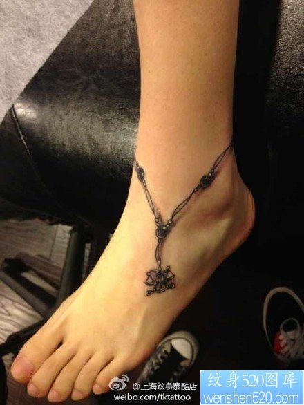 点击大图看下一张：女人脚腕潮流流行的脚链纹身图片