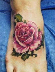 女人脚背潮流漂亮的玫瑰花纹身图片