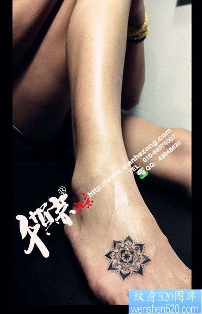 点击大图看下一张：女人脚背时尚漂亮的花卉图腾纹身图片