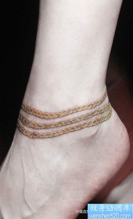 点击大图看下一张：女人脚腕时尚经典的铁链脚链纹身图片
