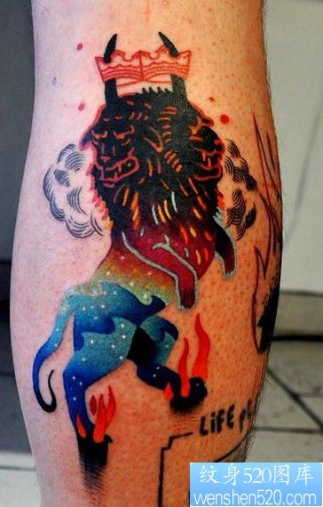 点击大图看下一张：小腿上一幅漂亮星空狮子纹身图片
