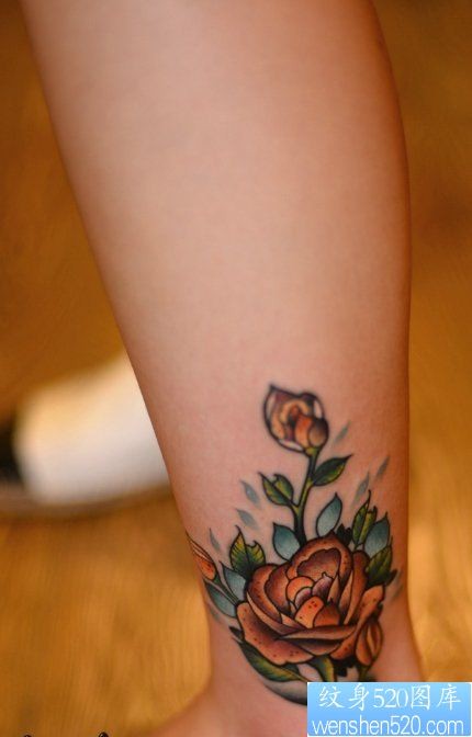 点击大图看下一张：脚踝漂亮的玫瑰花纹身图片
