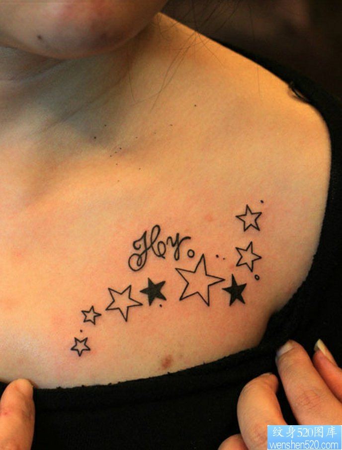 点击大图看下一张：一幅女人胸部五角星纹身图片