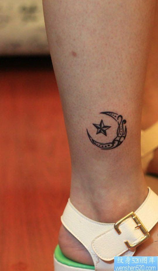 点击大图看下一张：脚踝月亮五角星纹身图片