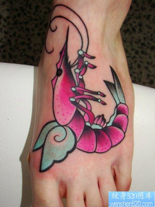 点击大图看下一张：脚背个性彩色虾子纹身图案